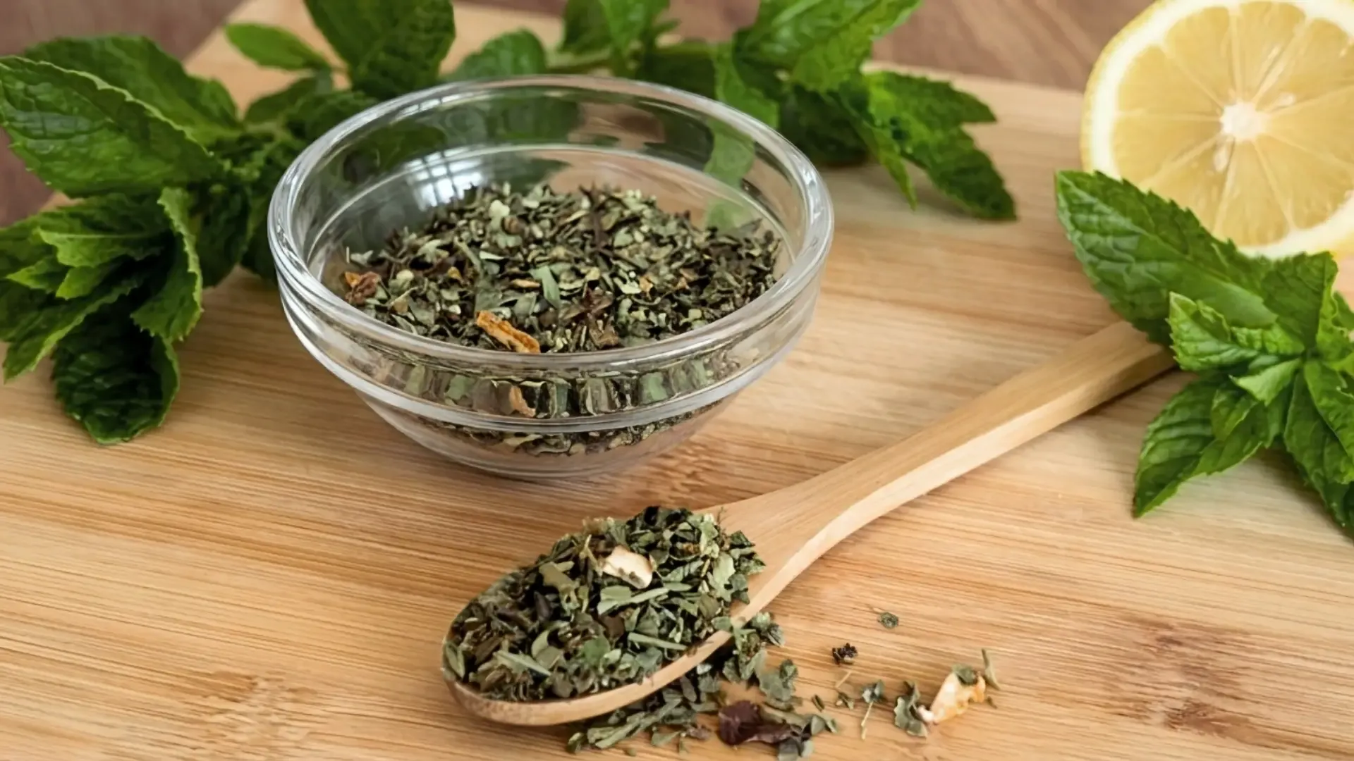 dried mint leaves on a spoon